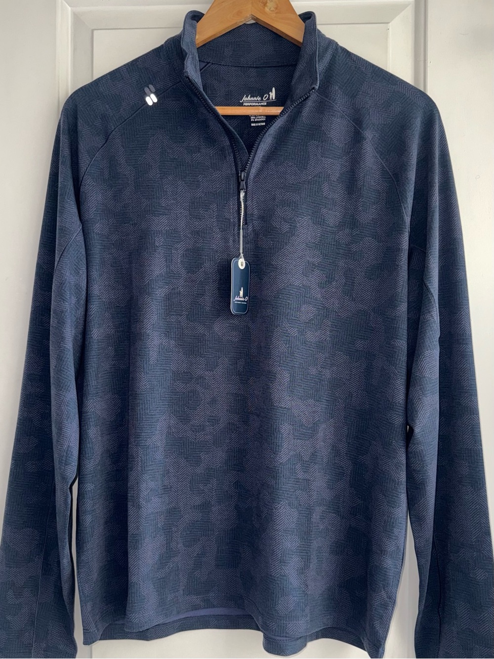 johnnie-O NWT “Viktor" Performance 1/4 Zip Pullover in Navy Chevron Camo - Picture 3 of 11